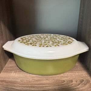 Vintage PYREX 2.5-quart Oval Casserole Dish w/ lid - Verde Pattern